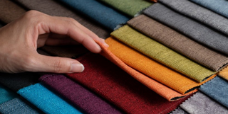 Narożnik z funkcją spania – jaki materiał wybrać?